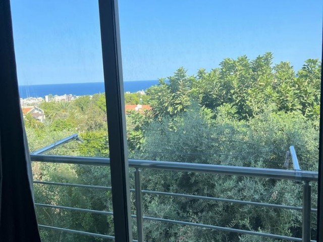 Girne merkez ezic premier e yakın 3+1 ortak havuzlu kiralik villa