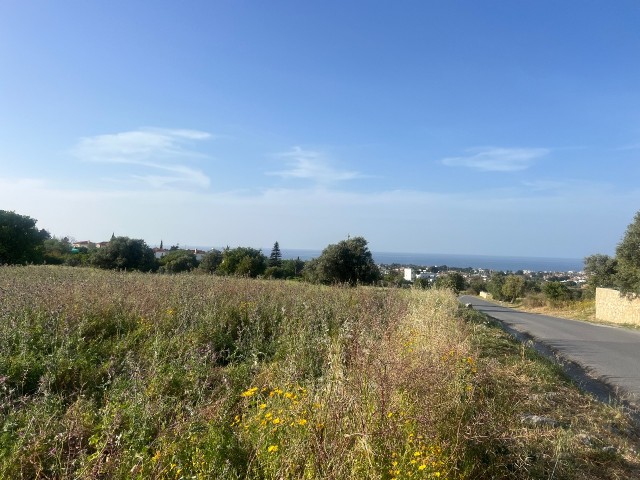 9,5 Hektar Land zum Verkauf in Karsiyaka mit herrlichem Meer und weiter Aussicht