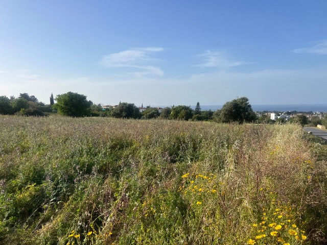 9,5 Hektar Land zum Verkauf in Karsiyaka mit herrlichem Meer und weiter Aussicht