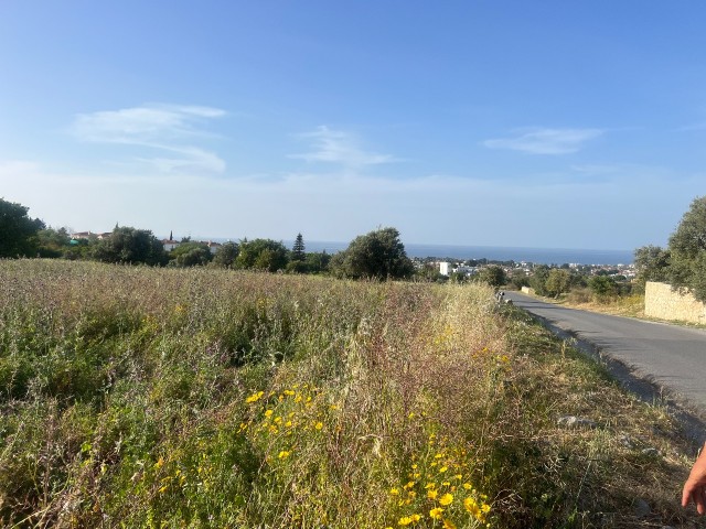 9,5 Hektar Land zum Verkauf in Karsiyaka mit herrlichem Meer und weiter Aussicht