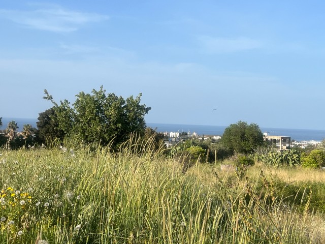 8,5 Hektar Land zum Verkauf in Karsiyaka mit Meer- und Bergblick