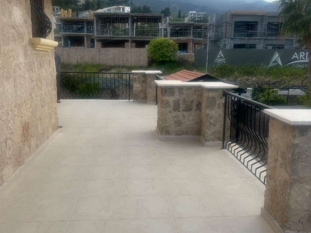 Yesiltepe 3+1 villa for rent with private pool