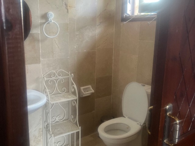 Yesiltepe 3+1 Villa zu vermieten mit privatem Pool