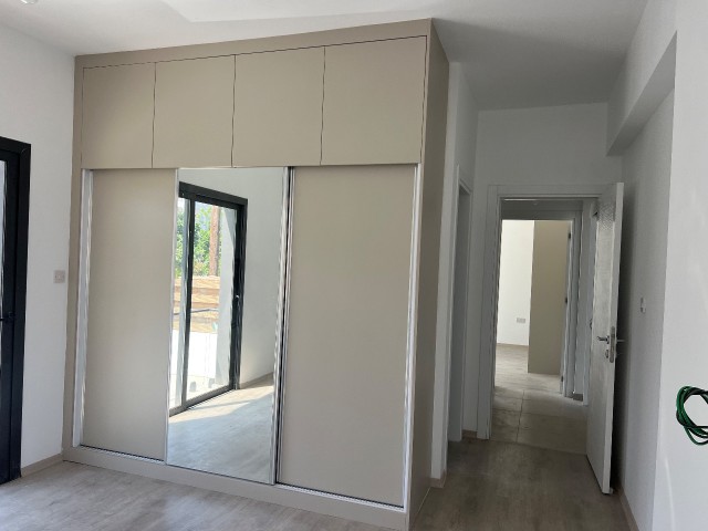 Продается квартира 2+1 недалеко от отеля Alsancak Riverside, аптеки на рынке Атакара и пляжа Камелот.