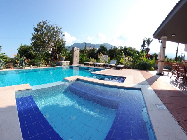 Alsancak 4+2 luxury villa