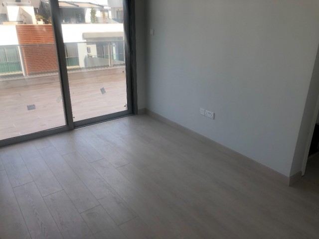 Lefkoşa Yenikentte Satılık Lüks 2+1 Penthouse