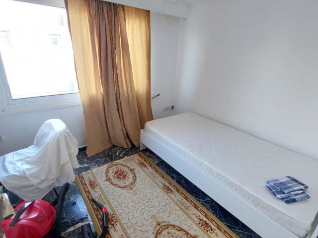 Lefkoşa Merit Otel Yanı Duraklar Önünde Kiralık Daire 