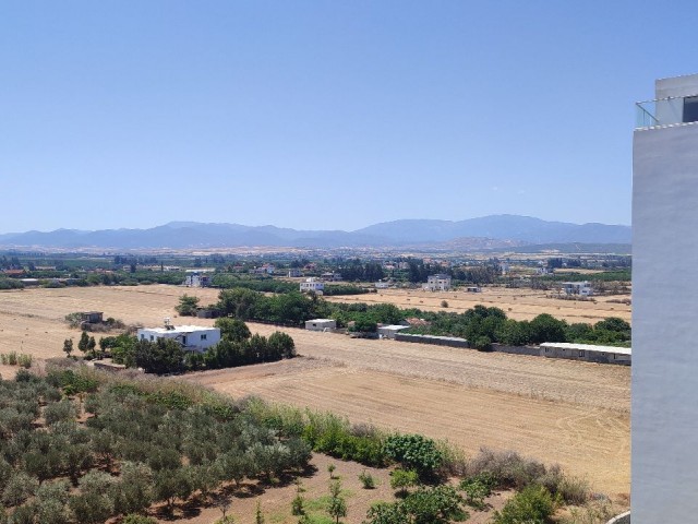 Lefke Gaziveren Bölgesinde Deniz ve Dag Manzaralı  1+1 Türk Koçanlı Daire Eşyalı 