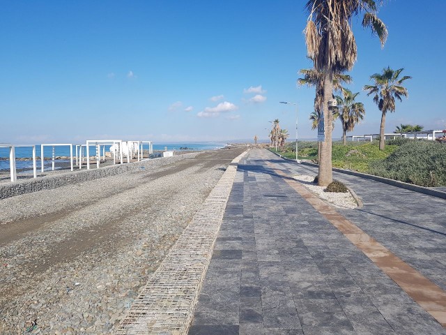 Lefke Gaziveren Bölgesinde Deniz ve Dag Manzaralı  1+1 Türk Koçanlı Daire Eşyalı 