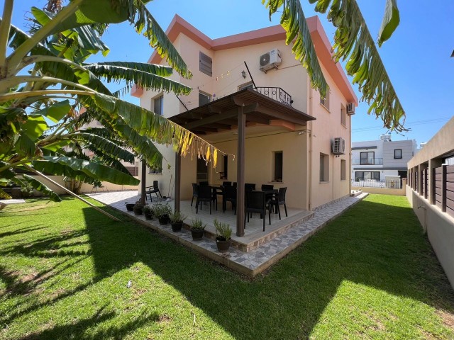 3 + 1 komplett freistehende Villa zur Miete in Nikosia Dumlupinar ** 