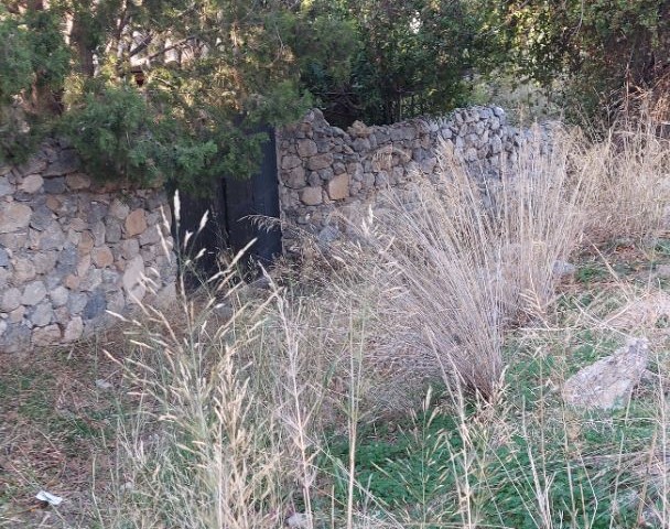 Girne Karşıyaka Bölgesinde Muhteşem Dağ Ve Deniz  Manzaralı Satılık Türk Koçanlı Arsa 