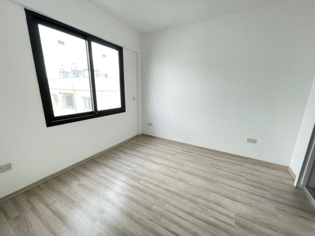 3-Zimmer-Wohnung mit eigenem Bad zum Verkauf in der Gegend von Küçük Kaymaklı!