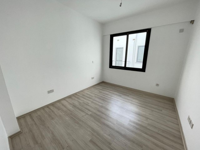 Küçük Kaymaklı Bölgesinde 3 Yatak Odalı En-Suit SATILIK Sıfır Apartman Dairesi!