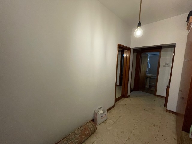 Triplex-Villa mit Gewerbegenehmigung zur Miete in Ortakoy, Nikosia