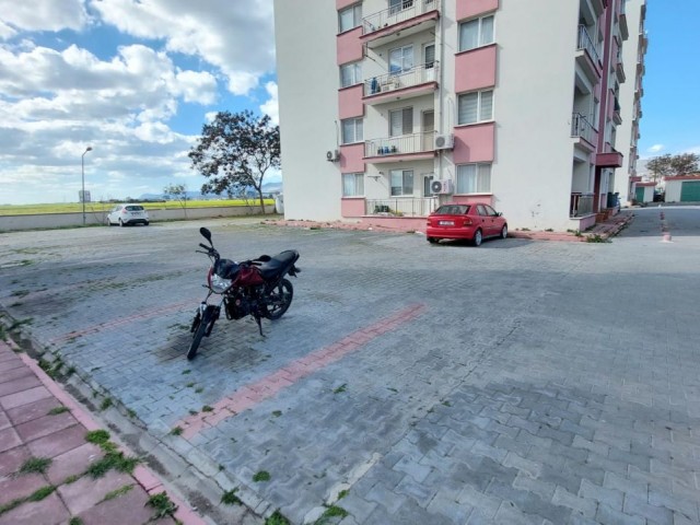 Erdgeschosswohnung zum Verkauf in einem gepflegten Komplex in Nikosia Balıkesir Bezirk 