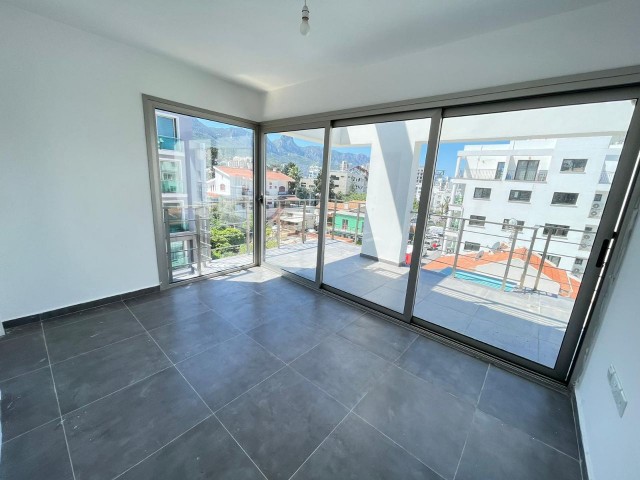 2+1 Loft-Penthouse mit Berg- und Stadtblick im Kyrenia Center zu VERKAUFEN!