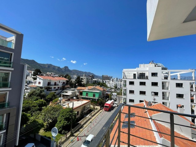 2+1 Loft-Penthouse mit Berg- und Stadtblick im Kyrenia Center zu VERKAUFEN!