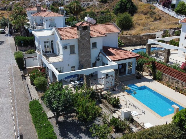 Wunderschöne Villa mit Berg- und Meerblick zum Verkauf in der Region Kyrenia Alsancak