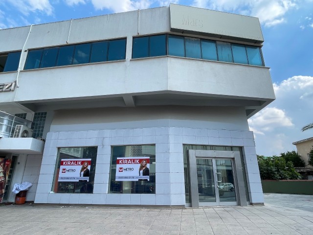 300 m2 großes Geschäft zu vermieten an der Hauptstraße im Küçük Kaymaklı-Gebiet von Nikosia!