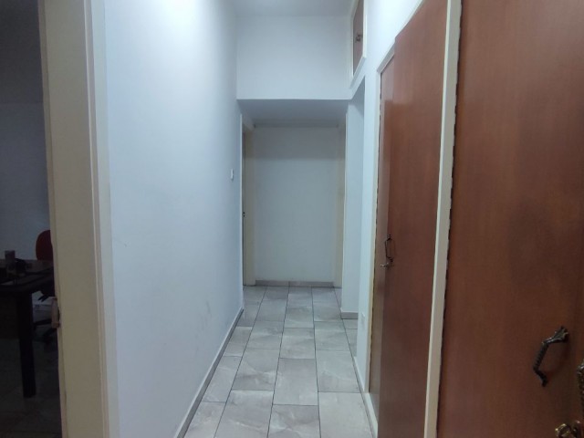 Ground floor flat for rent suitable for commercial use (office/clinic) etc.