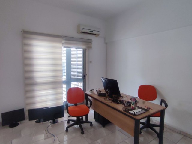 Ground floor flat for rent suitable for commercial use (office/clinic) etc.