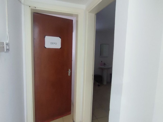 Ground floor flat for rent suitable for commercial use (office/clinic) etc.