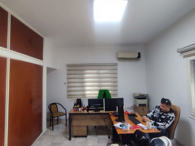 Ground floor flat for rent suitable for commercial use (office/clinic) etc.