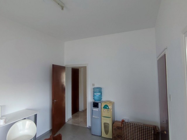 Ground floor flat for rent suitable for commercial use (office/clinic) etc.