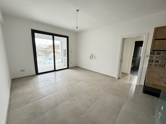 آپارتمان جدید طبقه همکف با استخر مشترک در منطقه Alsancak برای فروش!