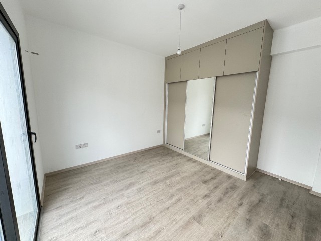 Alsancak Bölgesinde Modern ve Kaliteli İşçiliğe Sahip Ortak Havuzlu  2+1 Zemin Kat SATILIK SIFIR Apartman Dairesi!