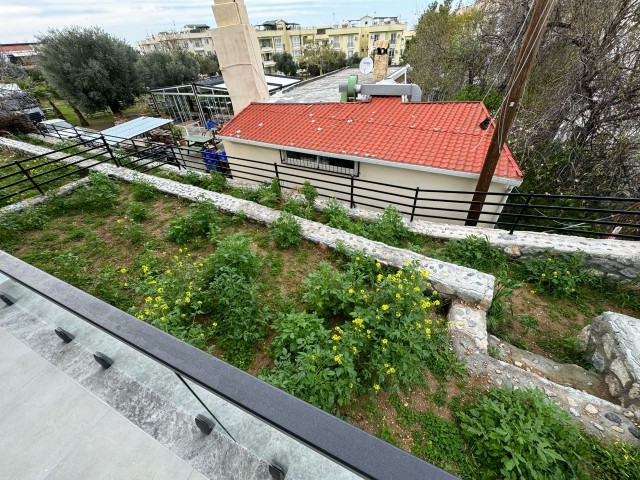Alsancak Bölgesinde Modern Ortak Havuzlu Kendine Ait Bahçesi Olan 2+1 Zemin Kat SATILIK SIFIR Apartman Dairesi!