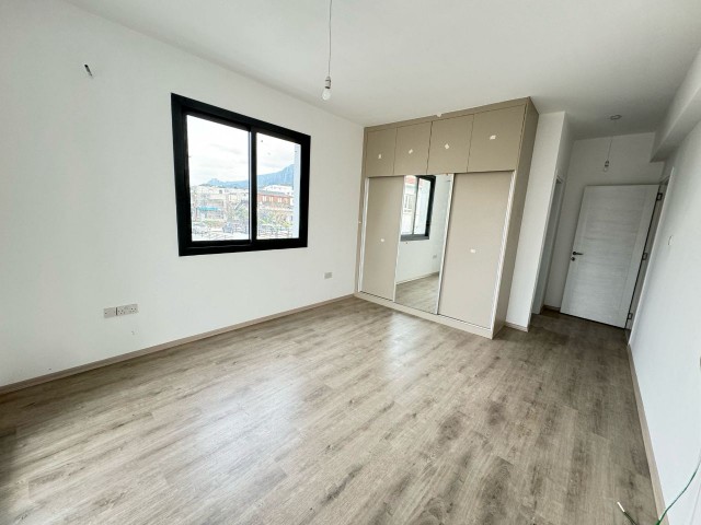 آپارتمان 2+1 طبقه همکف با استخر مشترک مدرن و باغ اختصاصی آن در منطقه آلسانجاک، جدید برای فروش!