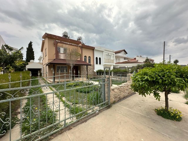 Doppelhaushälfte mit großem Garten zum Verkauf in der Gegend von Nikosia Hamitköy