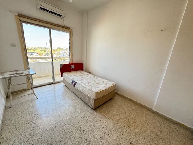 Zentral gelegenes Apartment mit 3 Schlafzimmern zu vermieten in der Marmararegion, nur wenige Gehminuten von der Bushaltestelle entfernt!