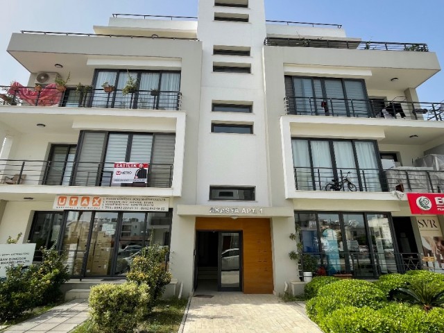 Komplett möblierte 3+1-Gewerbewohnung mit hoher Mietrendite zum Verkauf in der Gegend von Küçük Kaymaklı