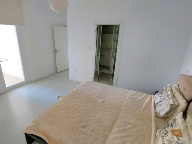 Продается полностью меблированная квартира 3+1 на участке с видом на море в Фамагусте, Гюльсерен