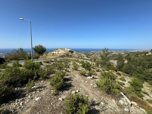 650 m2 große türkische Grundstücke mit Berg- und Meerblick in der Region Çatalköy!