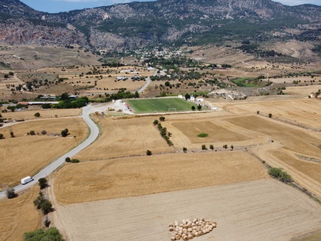 Girne Kozanköy Bölgesinde Satılık Ticari İzinli 4850 m² Arazi