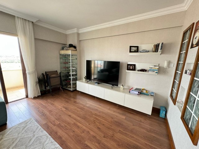 Teilmöblierte 3-Zimmer-Wohnung ZU VERKAUFEN in toller Lage im Nikosia-Kızılbaş-Gebiet!