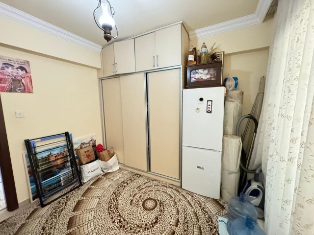 Teilmöblierte 3-Zimmer-Wohnung ZU VERKAUFEN in toller Lage im Nikosia-Kızılbaş-Gebiet!