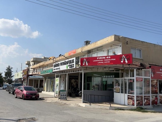 10 Geschäfte an der Hauptstraße in Nikosia Demirhan stehen gemeinsam zum Verkauf. Es finden keine Einzelverkäufe statt. Die Region ist Kapitel 96 Region.05338243701