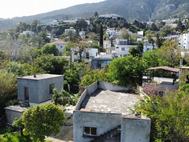 Turkish land with 2 old houses of 950m2 in Lapta is for sale! Pear Estates sole authority