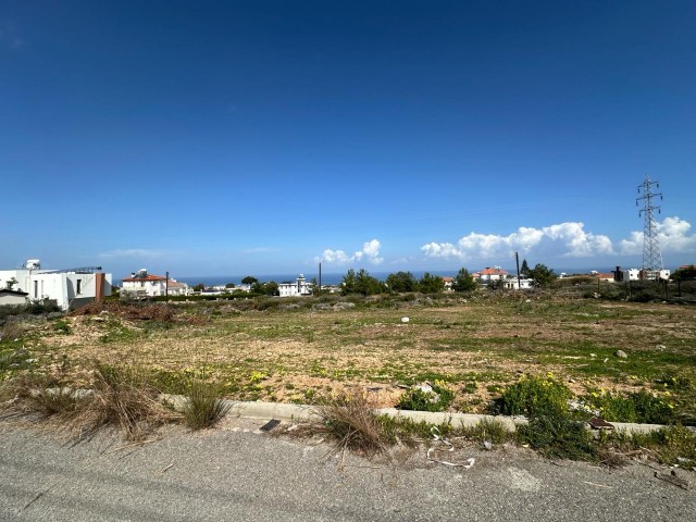 615 m² großes Grundstück mit Blick auf die Berge und das Meer in Çatalköy!