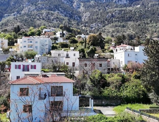 Lapta'da Önü kesilmez manzaralı satılık Villa!