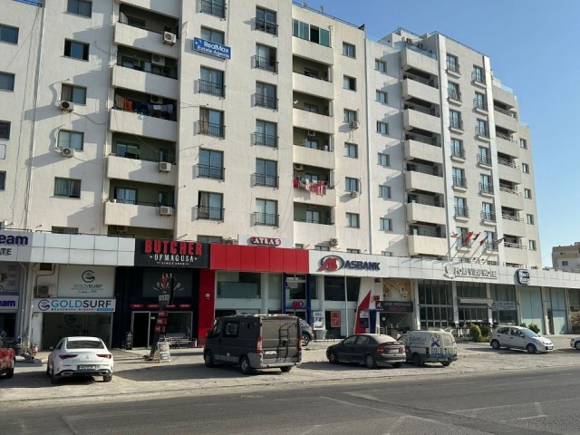 2+1 Penthouse im Zentrum von Famagusta mit einfachem Zugang, geeignet für Investitionen, Aussicht