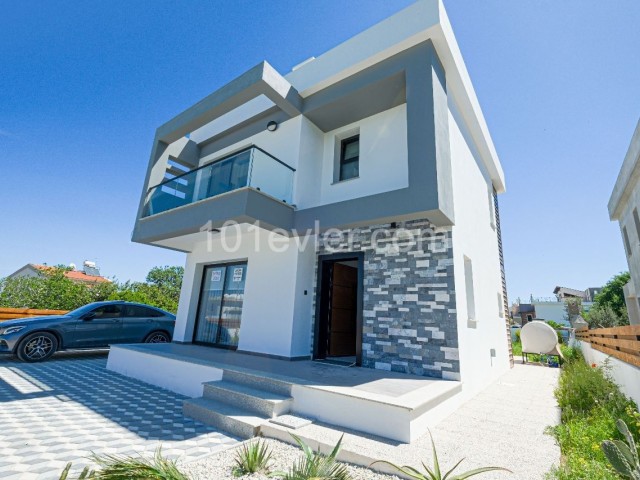 ALSANCAK ALSO HAS BEAUTIFUL VILLAS WAITING FOR YOU THE POOL IS MADE ACCORDING TO THE REQUEST. ** 