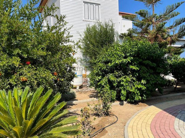 VILLA MIT PRIVATEM POOL IN KYRENIA LAPTA REGION 5 MINUTEN VOM MEER ENTFERNT. ** 