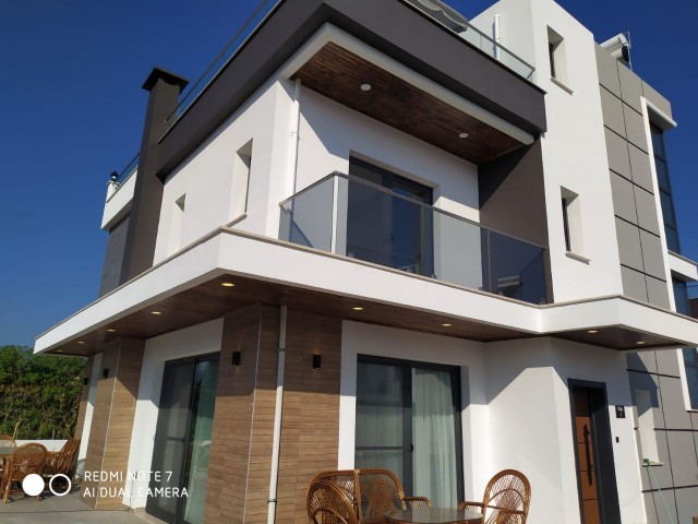 ULTRA LUXURIOUS MODERN VILLA FULLY FURNISHED, COME GET YOUR SPECIALLY MADE LUGGAGE, 2 MINUTES TO THE SEA, FULL VIEW. ** 