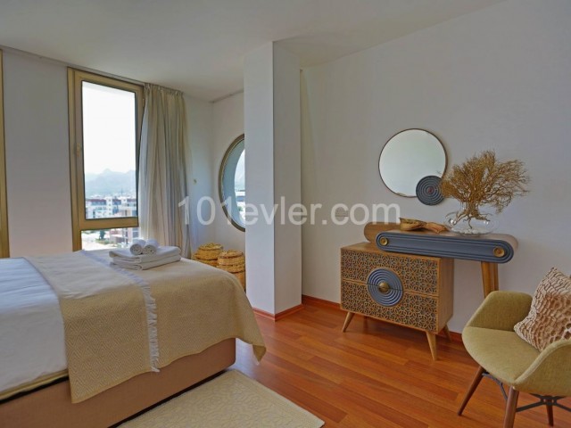 ULTRA LUXURIOUS FLAT IN THE CENTER OF KYRENIA. ** 