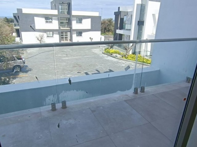 SIFFIR WOHNUNG AUF DEM GELÄNDE MIT POOL LLOGARA APARTMENT MIT PRIVATER TERRASSE. ** 